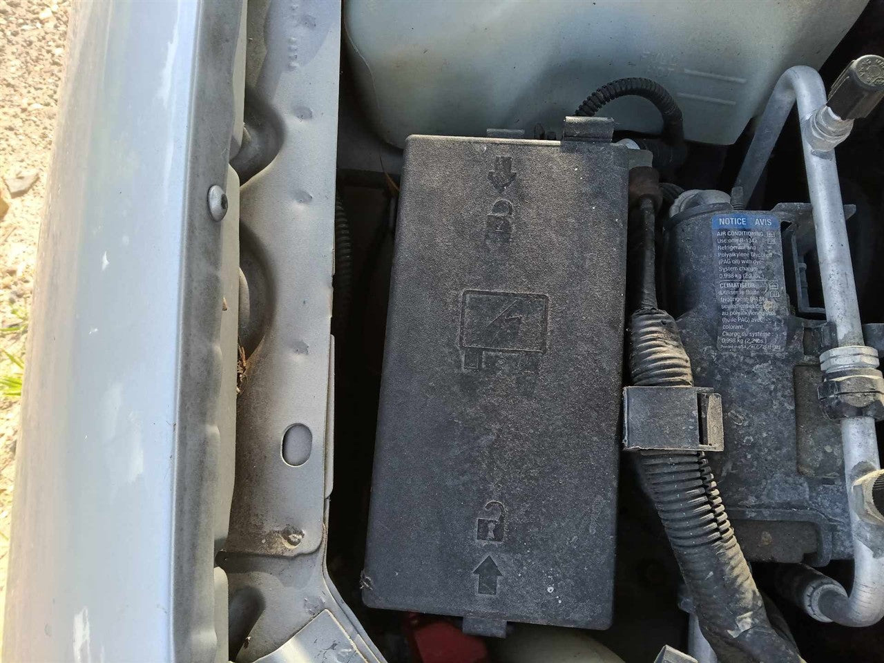2001 thru 2005 Pontiac Bonneville, Oldsmobile Aurora Engine Bay Fuse Box Relay Panel