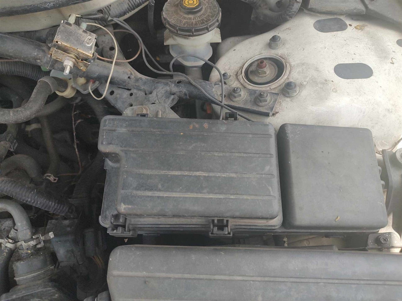 2004 thru 2008 Acura TSX Engine Bay Fuse Box Relay Panel 2.4L compartment
