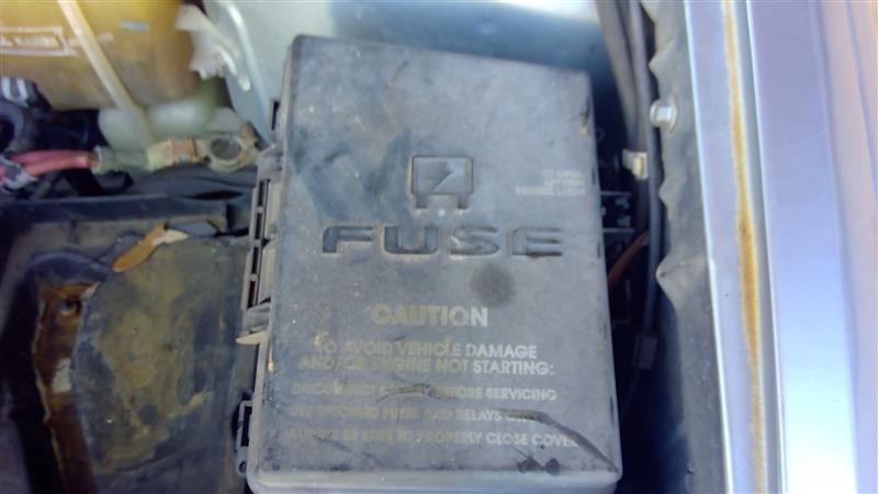 2004 2005 2006 Chrysler Pacifica Engine Bay Fuse Box Relay Panel 3.5L compartment