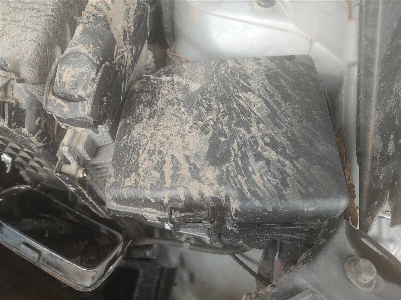 2011 2012 2013 2014 Hyundai Sonata Engine Bay Fuse Box Relay Panel 2.4L compartment VIN C 8th digit