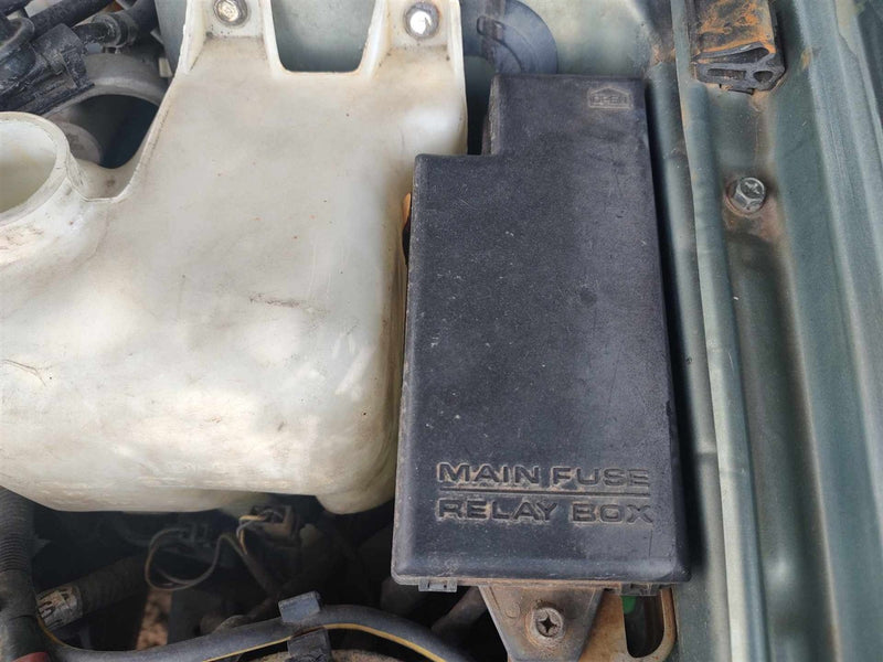 2002 2003 2004 2005 Subaru Legacy Engine Bay Fuse Box Relay Panel 2.5L compartment