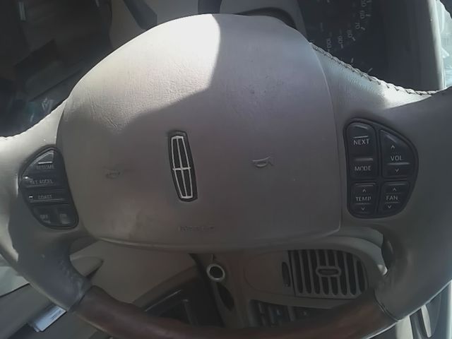 Donor vehicle 2002 Lincoln Navigator (Stock #251378)