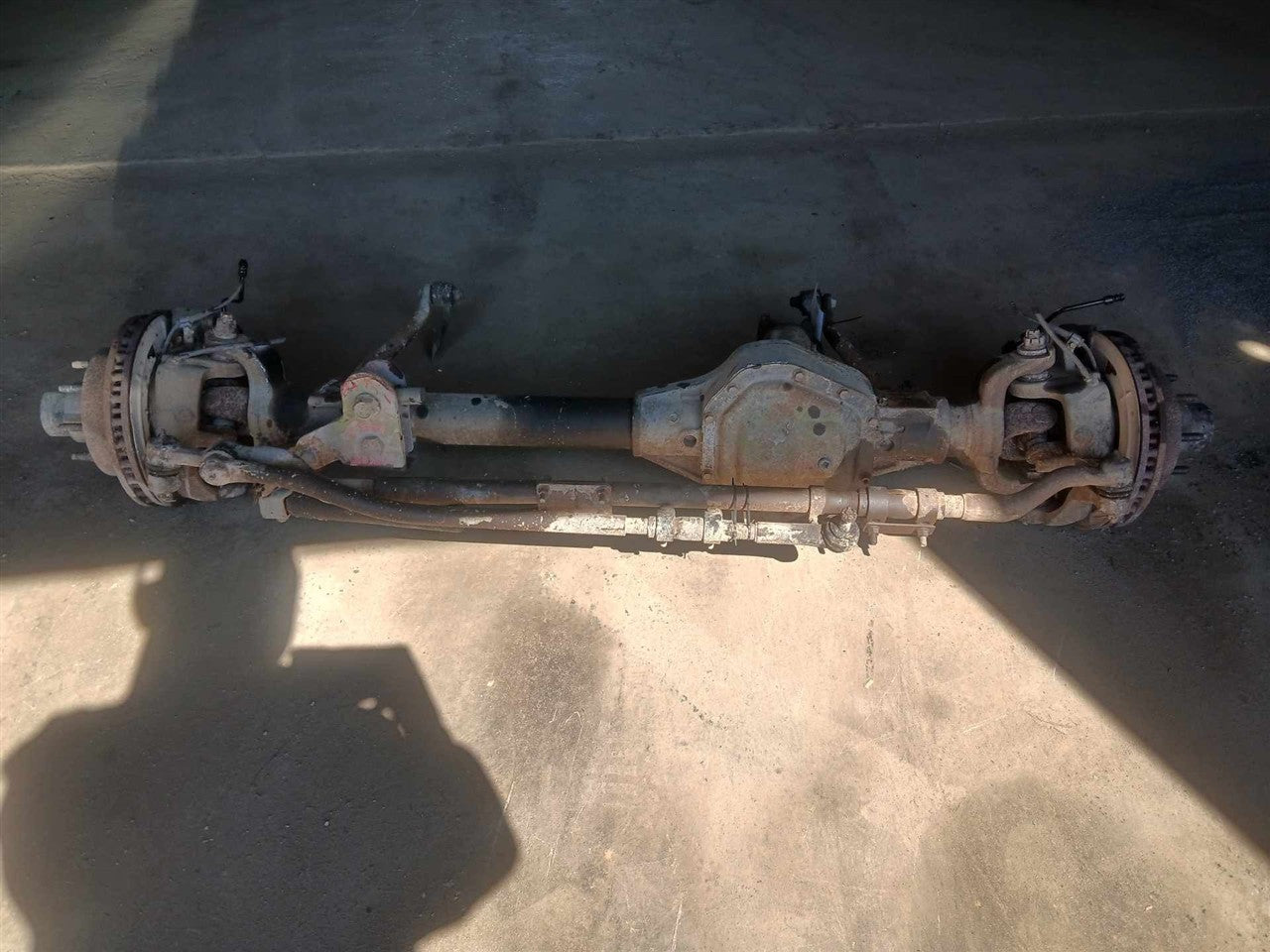 1999 2000 2001 Ford F250SD, Ford F350SD, Ford Excursion Axle Assembly FR 4WD