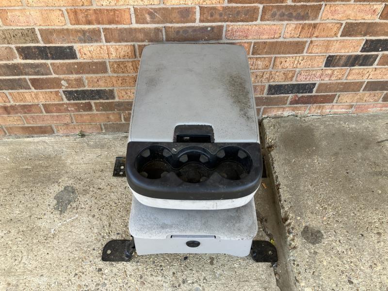 2010 Chevrolet Silverado 1500, Chevrolet Silverado 2500, Chevrolet Silverado 3500, GMC Sierra 1500 and 3 more Console Front