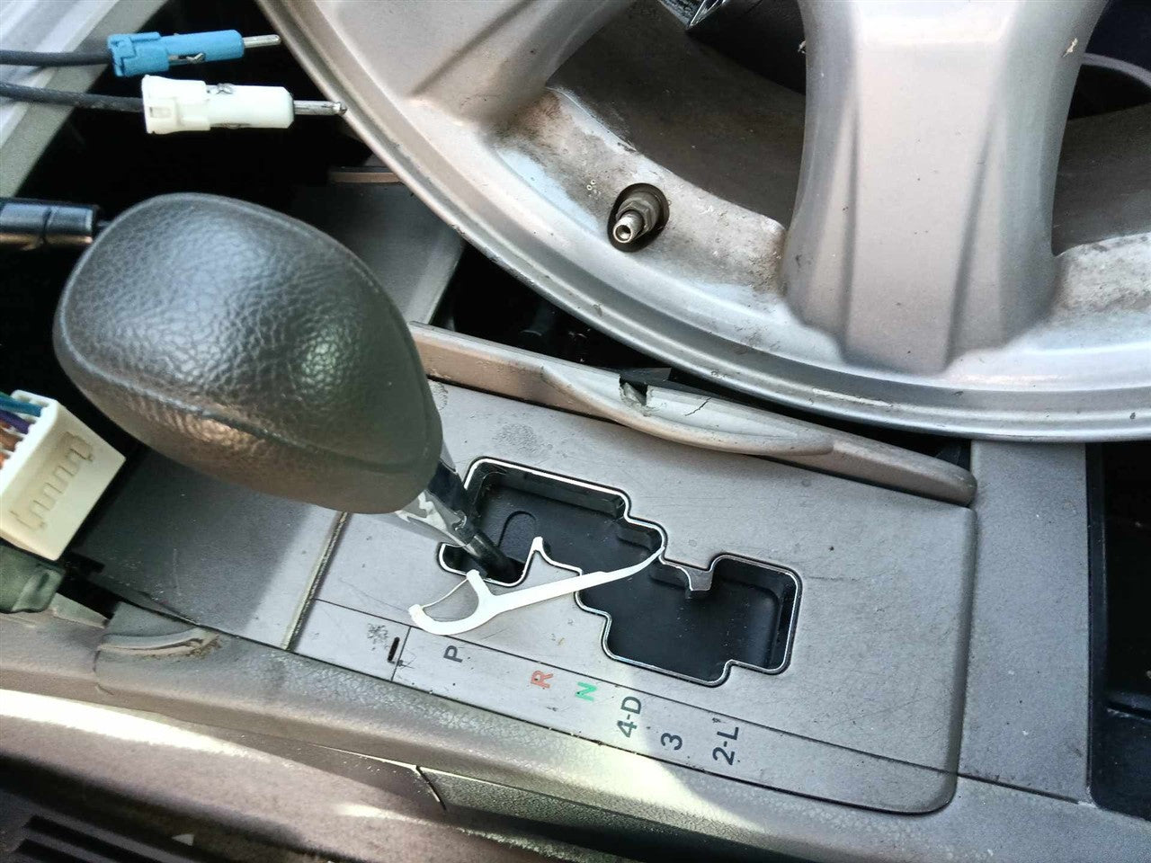 2009 Toyota Camry Transmission Gear Shifter Assembly