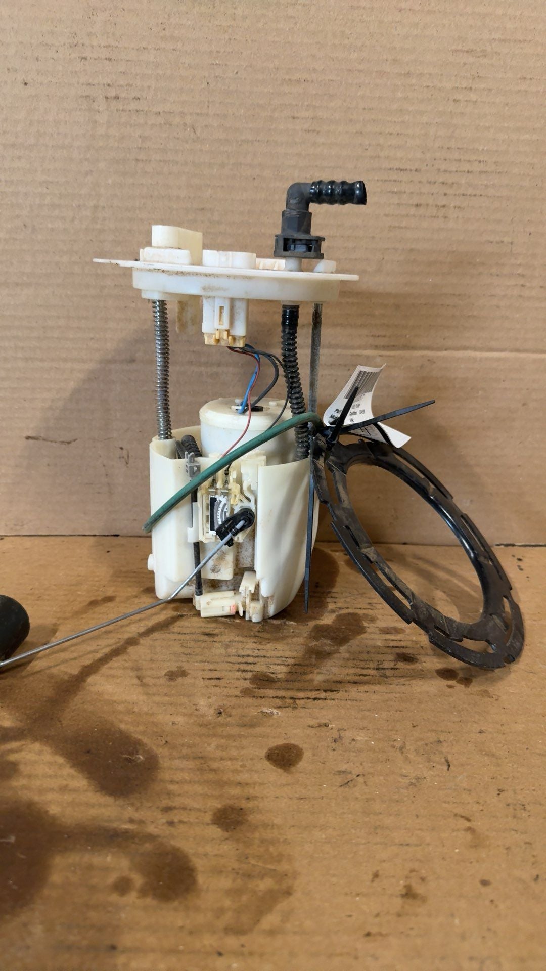 2010 2011 2012 Ford Taurus, Lincoln MKS Fuel Pump Assembly FWD