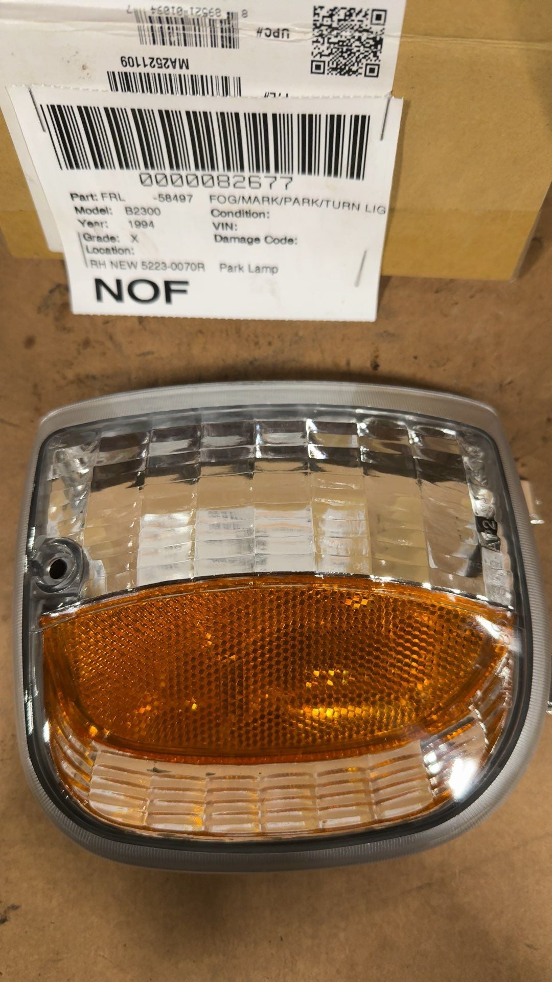 1994 1995 1996 1997 Mazda B2300, Mazda B3000, Mazda B4000 Passenger Side Right Front Lamp Park Turn Signal fender mounted