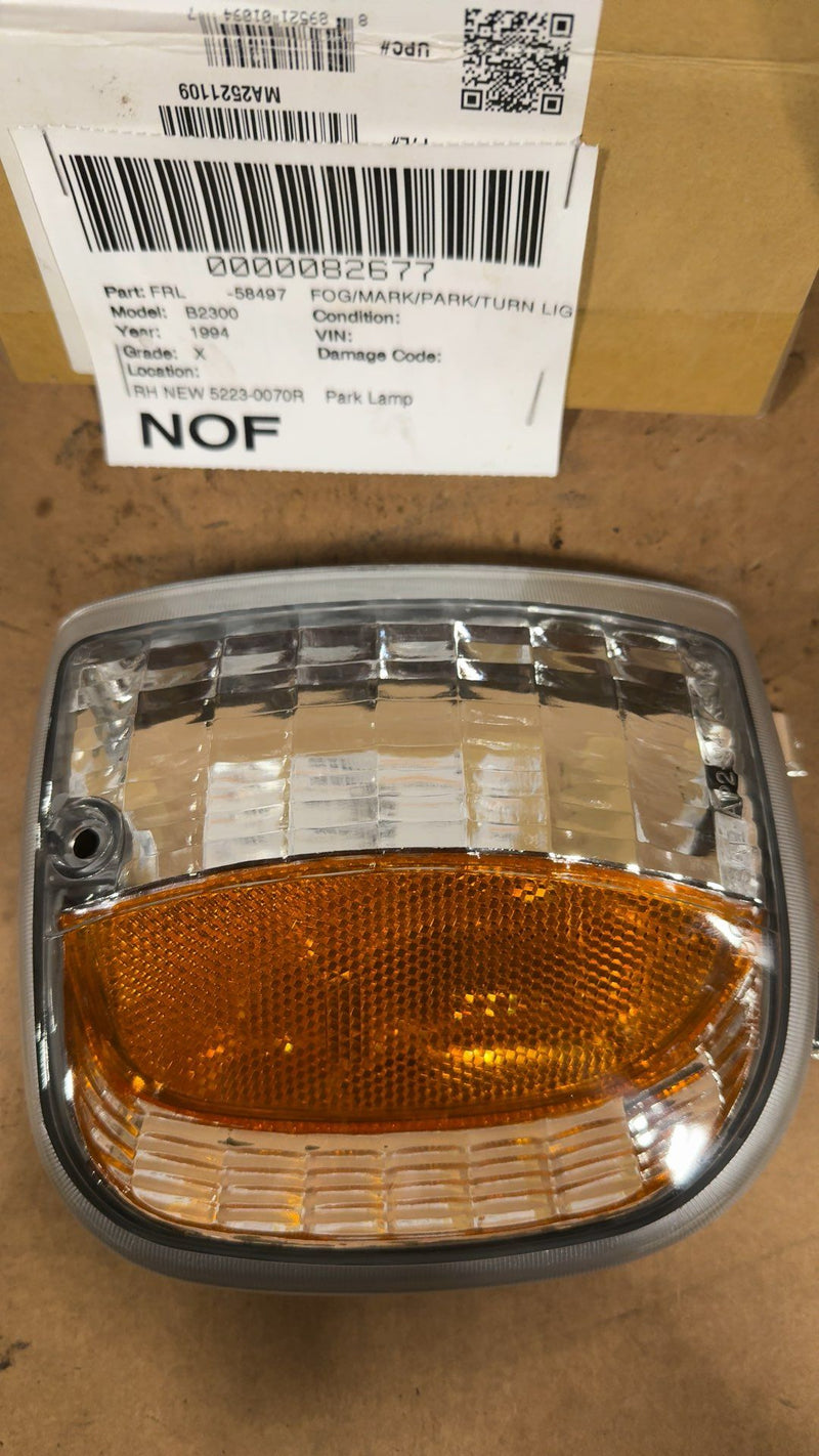 1994 1995 1996 1997 Mazda B2300, Mazda B3000, Mazda B4000 Passenger Side Right Front Lamp Park Turn Signal fender mounted
