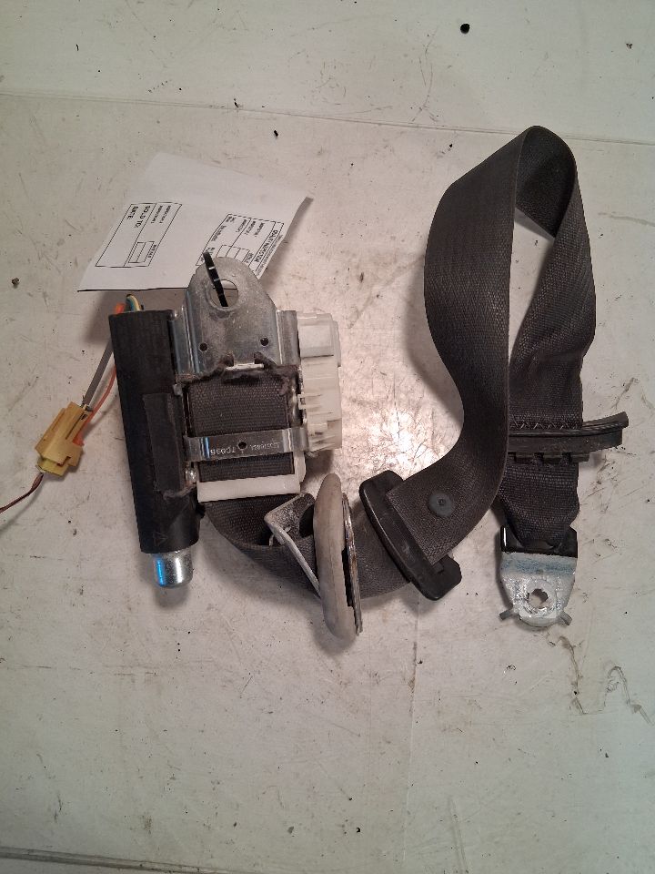 2010 Cadillac Escalade, Cadillac Escalade ESV, Cadillac Escalade EXT, Chevrolet Avalanche 1500 and 9 more Seat Belt Front