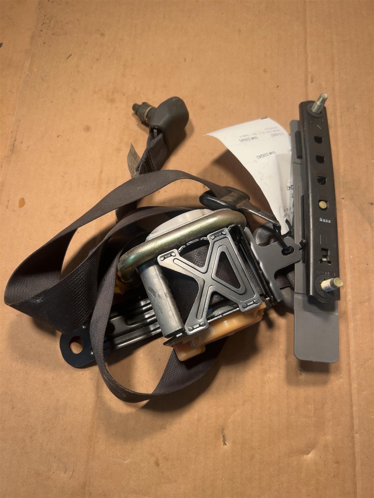 2002 2003 Nissan Pathfinder Seat Belt Front bucket driver retractor