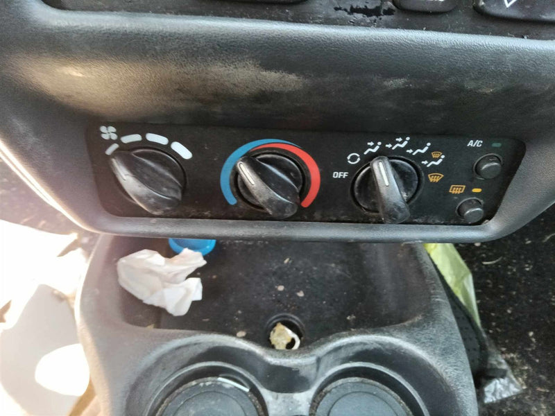 2000 2001 2002 Chevrolet Cavalier AC Heater Temperature Climate Control Unit with rear defrost