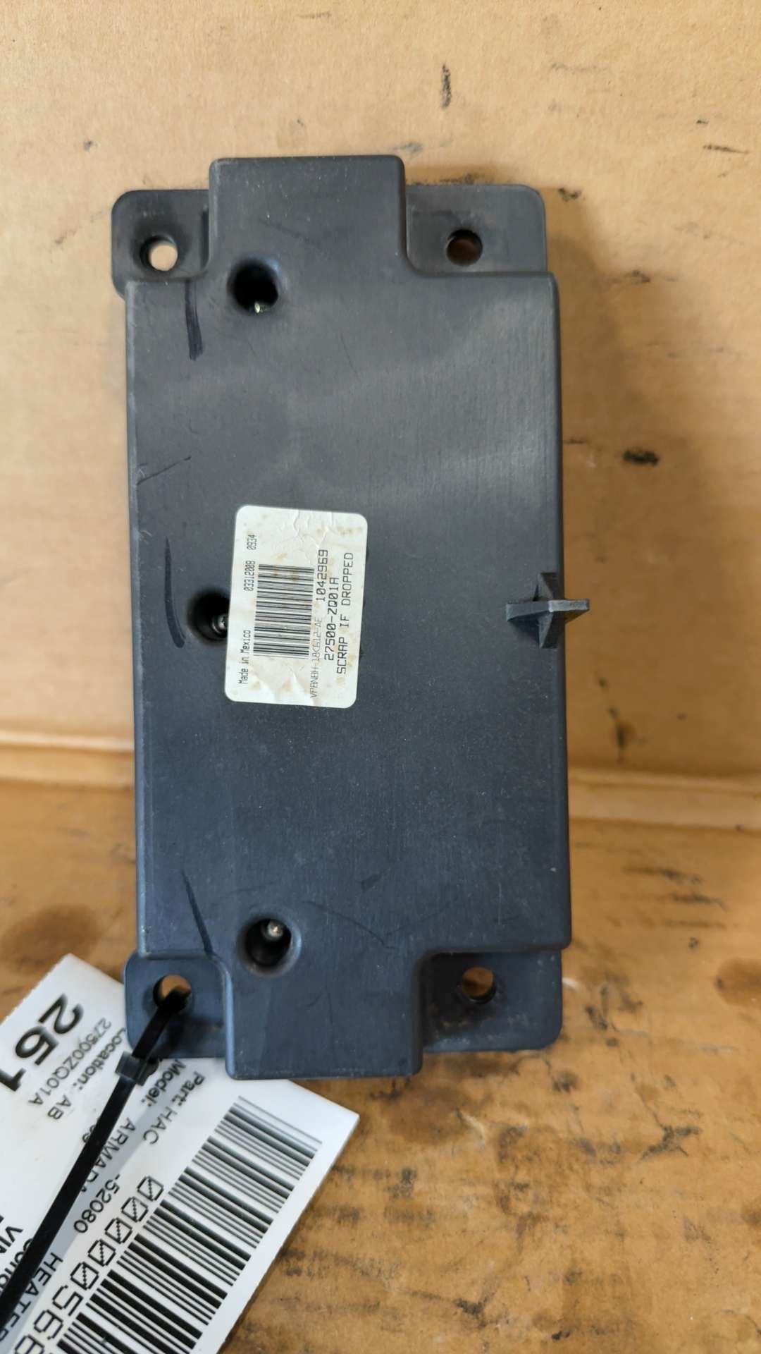 2008 2009 2010 2011 Nissan Armada, Infiniti QX56 AC Heater Temperature Climate Control Unit front