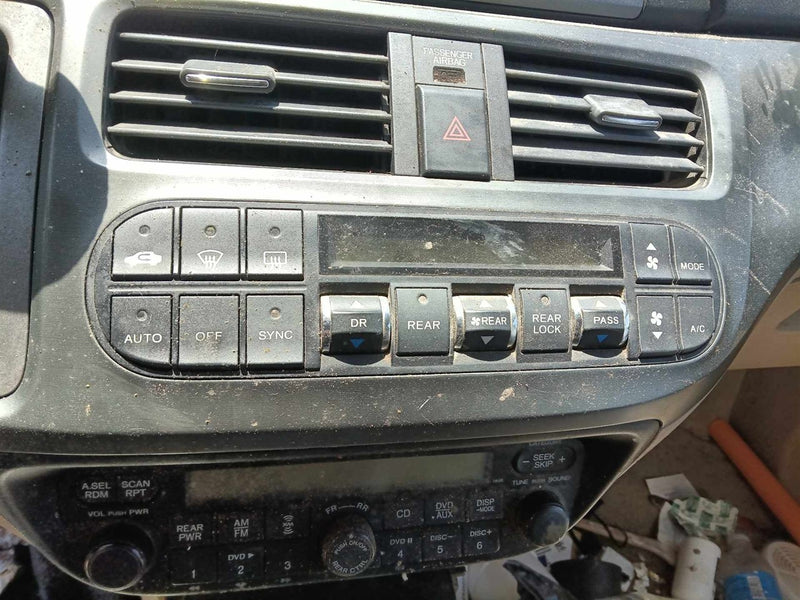 2005 2006 2007 Honda Odyssey AC Heater Temperature Climate Control Unit front