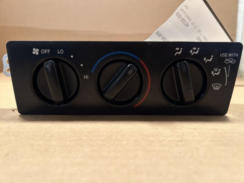 1995 thru 1999 Toyota Avalon AC Heater Temperature Climate Control Unit lower mounted under radio