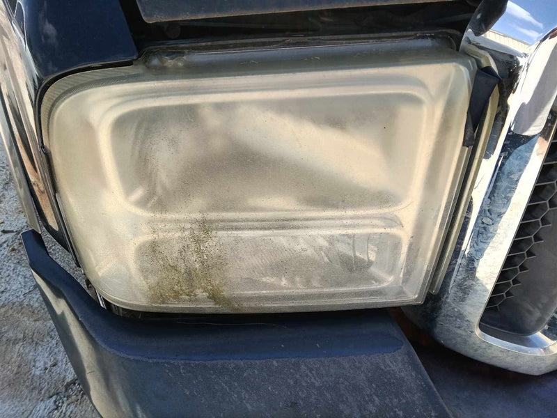2005 2006 2007 Ford F250SD, Ford F350SD, Ford Excursion Passenger Side Right Headlight Headlamp Assembly R
