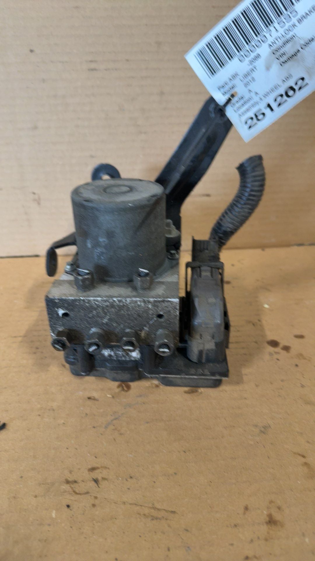2012 Jeep Liberty ABS Anti Lock Brake Pump Control Module Assembly