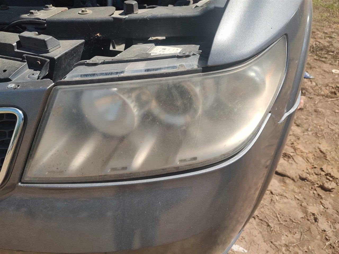 2005 thru 2009 Saab 9 7X Driver Side Left Headlight Headlamp Assembly without HID L
