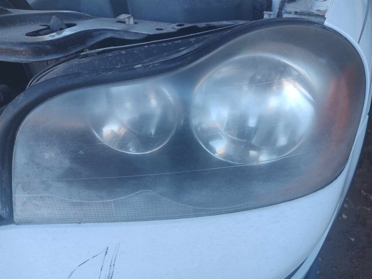 2003 thru 2014 Volvo XC90 Driver Side Left Headlight Headlamp Assembly halogen L