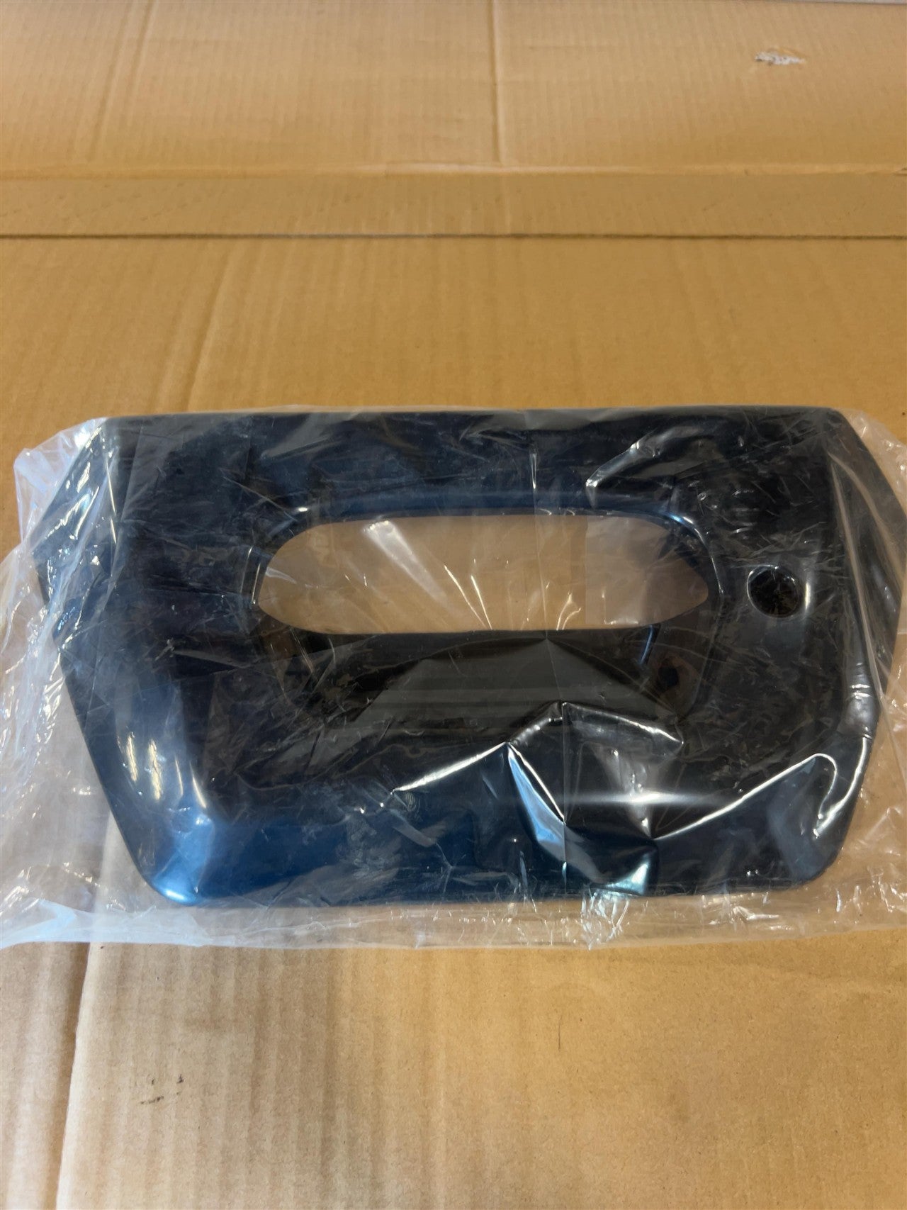 2002 thru 2006 Chevrolet Avalanche 1500, Chevrolet Avalanche 2500 DR Handle Exterior tailgate