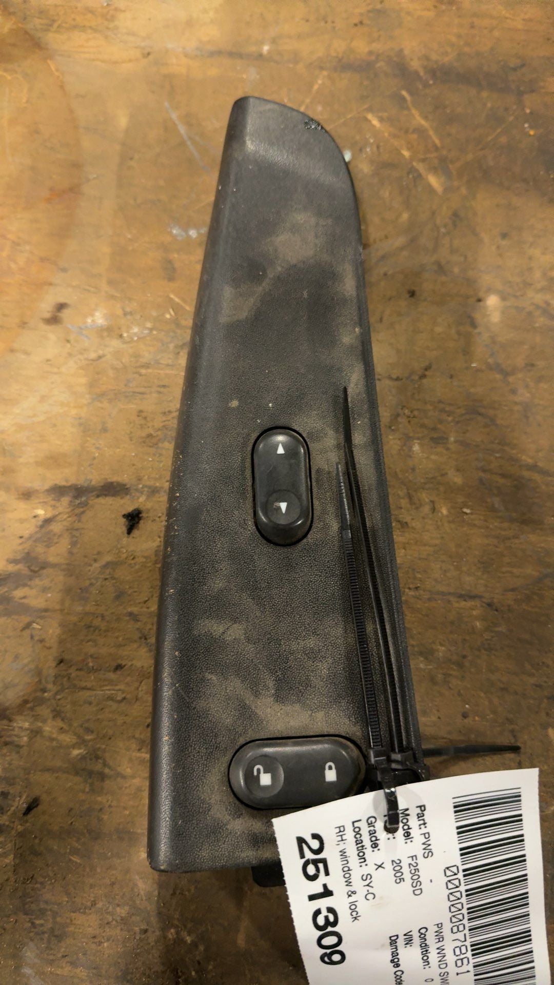 2005 Ford F250SD Passenger Side Right Front Door Window Master Switch