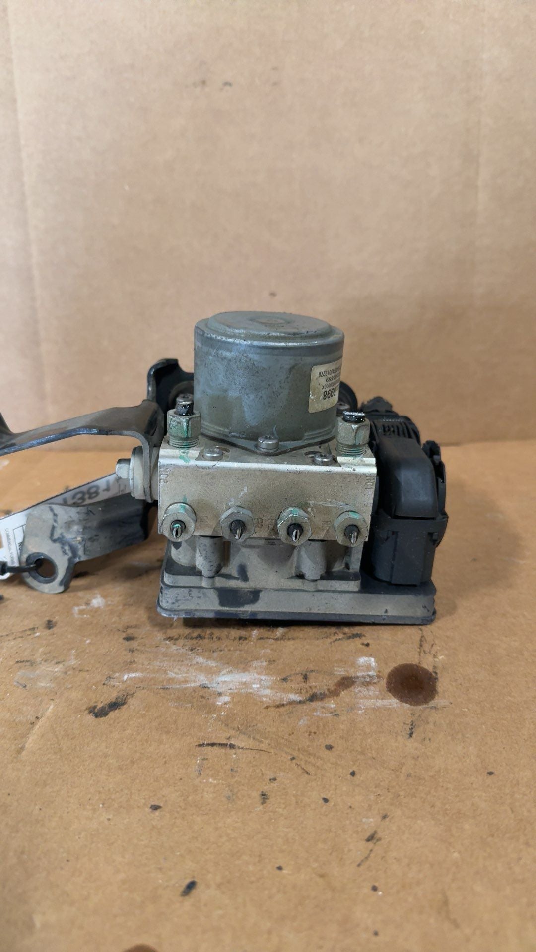 2014 2015 Buick Regal ABS Anti Lock Brake Pump Control Module Assembly without adaptive cruise