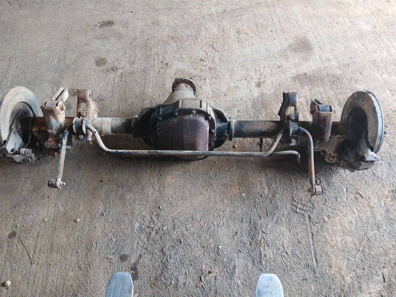 1999 2000 2001 2002 Ford Expedition, Lincoln Navigator Axle Assembly RR 9.75 ring gear