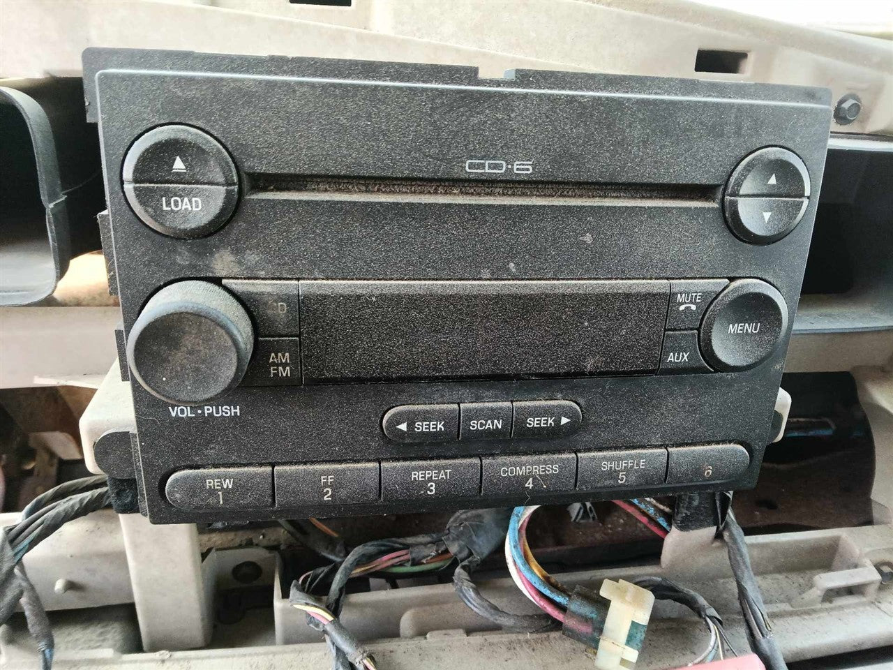 2005 Ford F250SD, Ford F350SD Radio Stereo Audio Head Unit AM FM CD single disc