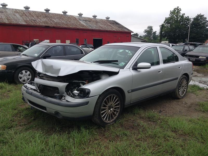 Donor vehicle 2004 Volvo 60 Series (Stock #165154)