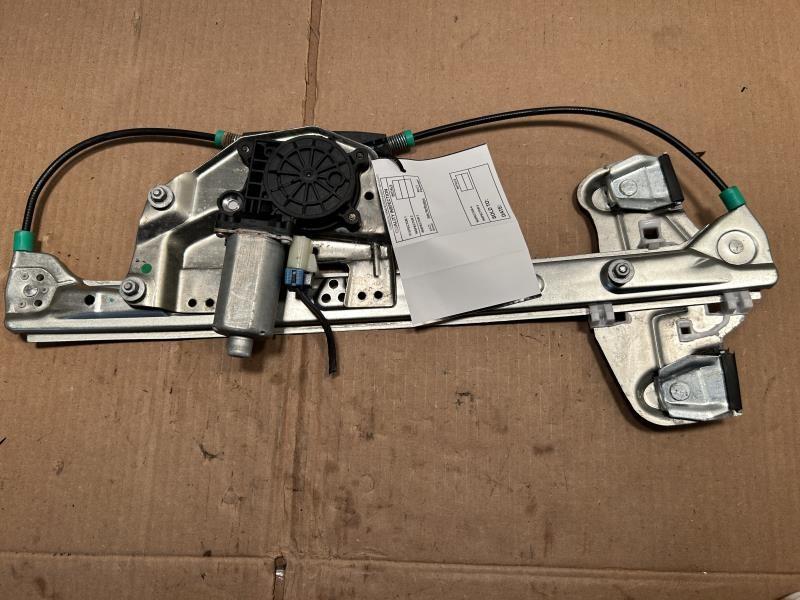 2000 thru 2005 Cadillac Deville Passenger Side Right DR Window Reg RR R