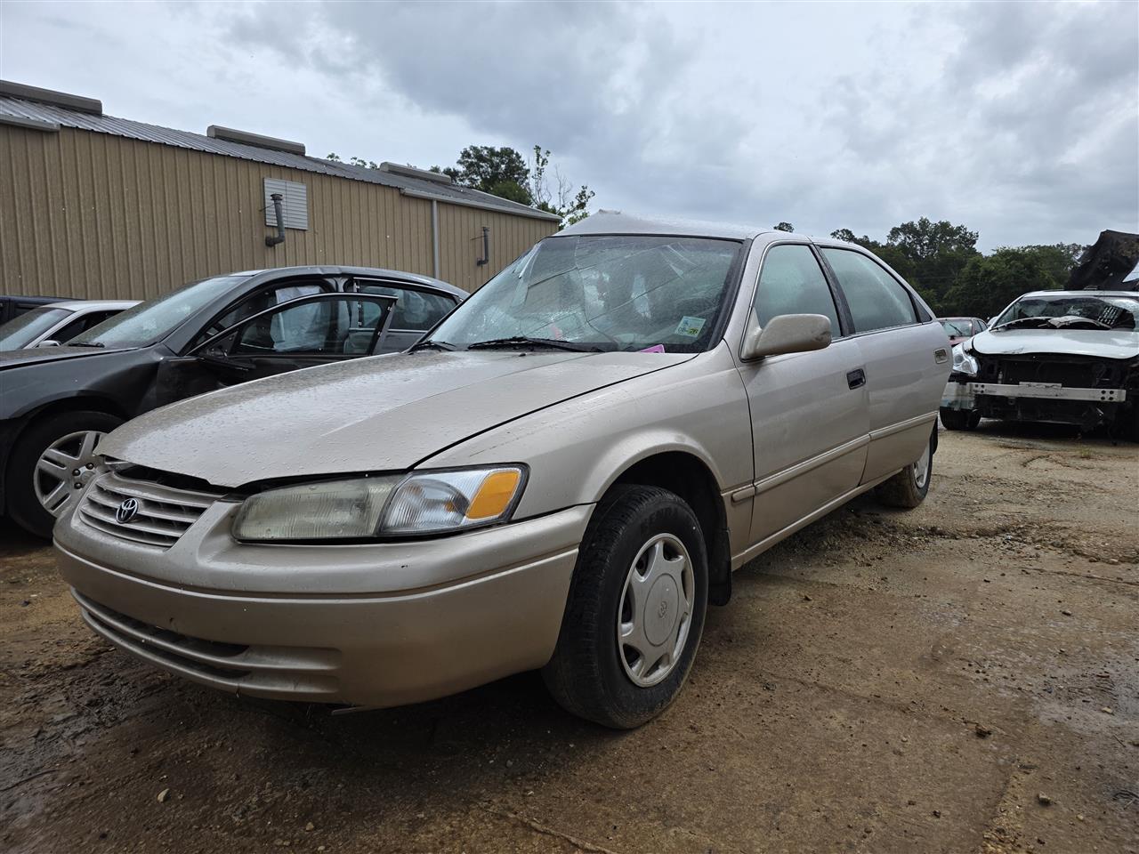 Donor vehicle 1999 Toyota Camry (Stock #261656)