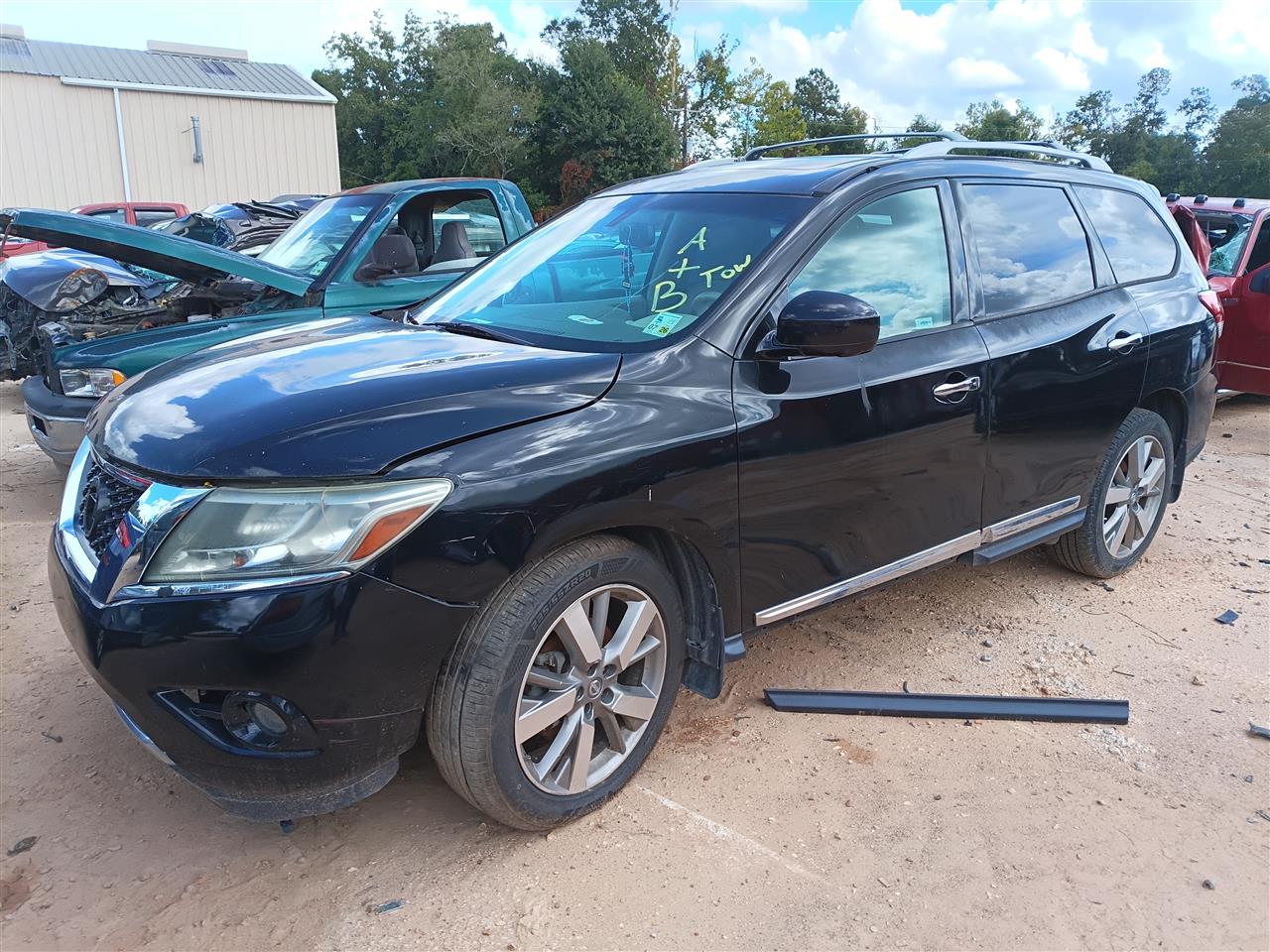 Donor vehicle 2014 Nissan Pathfinder (Stock #261721)