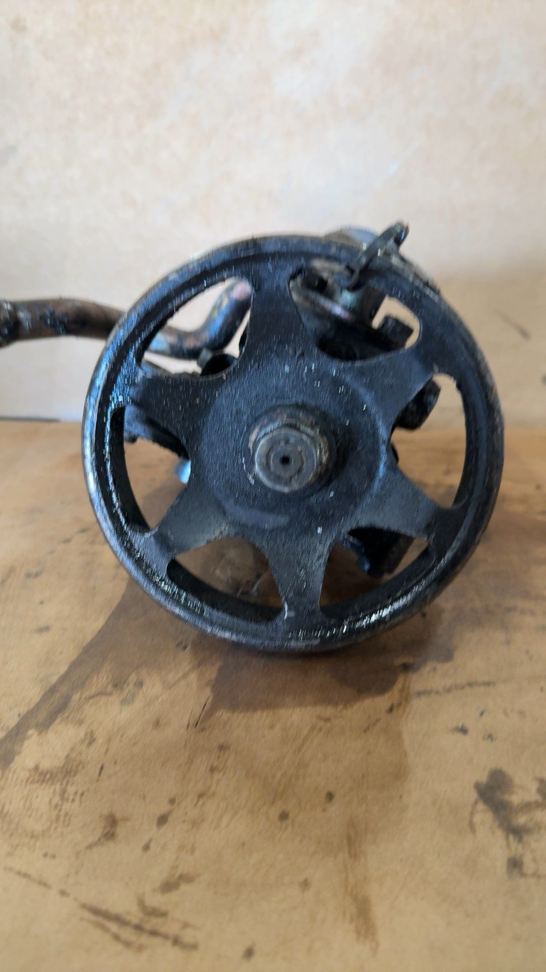 2005 2006 2007 Ford Escape, Mercury Mariner Power Steering Pump 6 cylinder