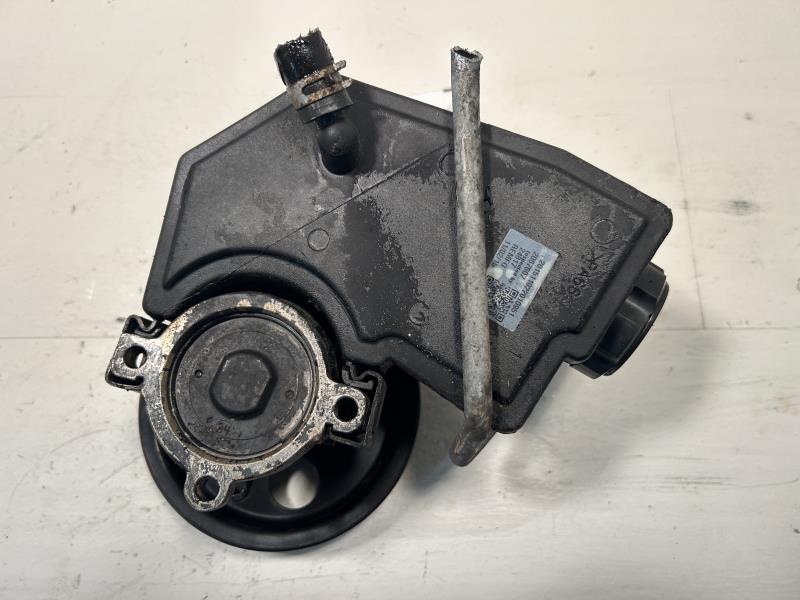 1997 thru 2001 Jeep Cherokee Power Steering Pump LHD