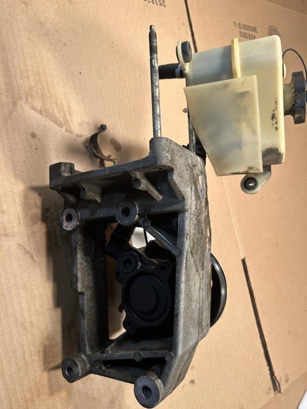 1992 Toyota Camry Power Steering Pump 4 cylinder