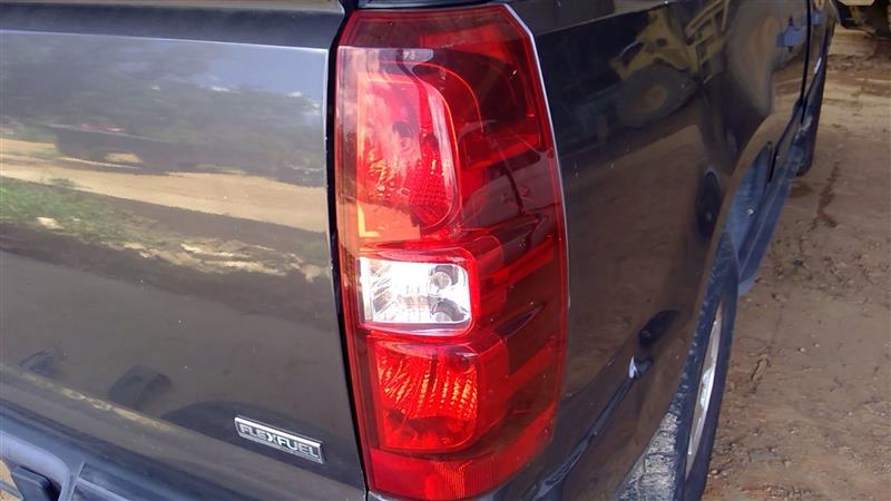 2007 thru 2013 Chevrolet Avalanche 1500 Passenger Side Right Tail Light Lamp Assembly R