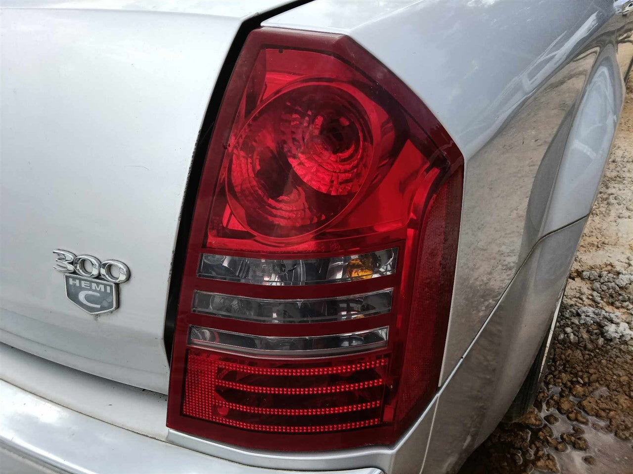 2005 2006 2007 Chrysler 300 Passenger Side Right Tail Light Lamp Assembly R