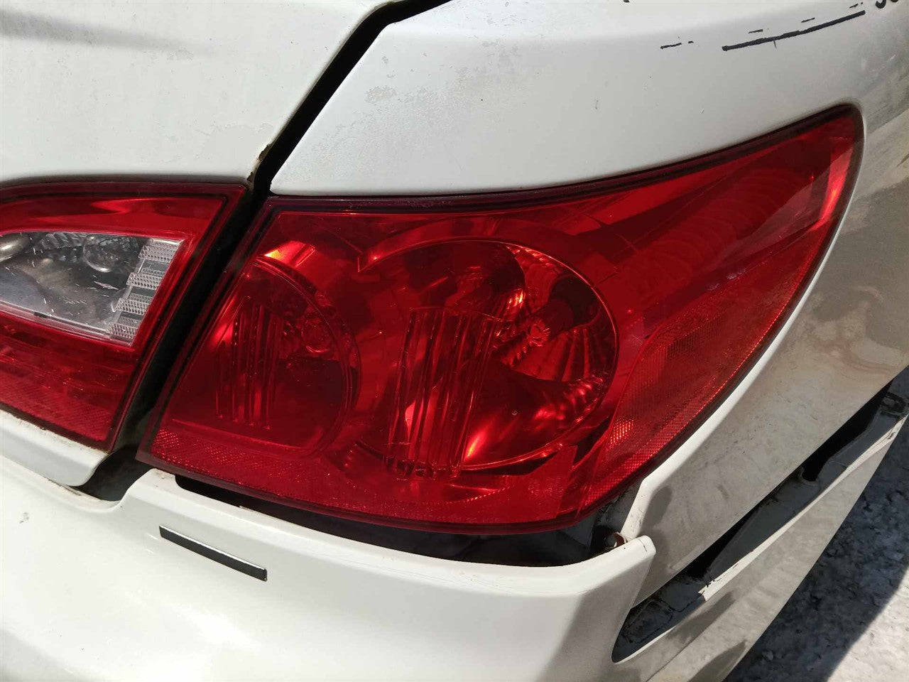 2009 2010 Chrysler Sebring Passenger Side Right Tail Light Lamp Assembly Sdn quarter panel mounted R