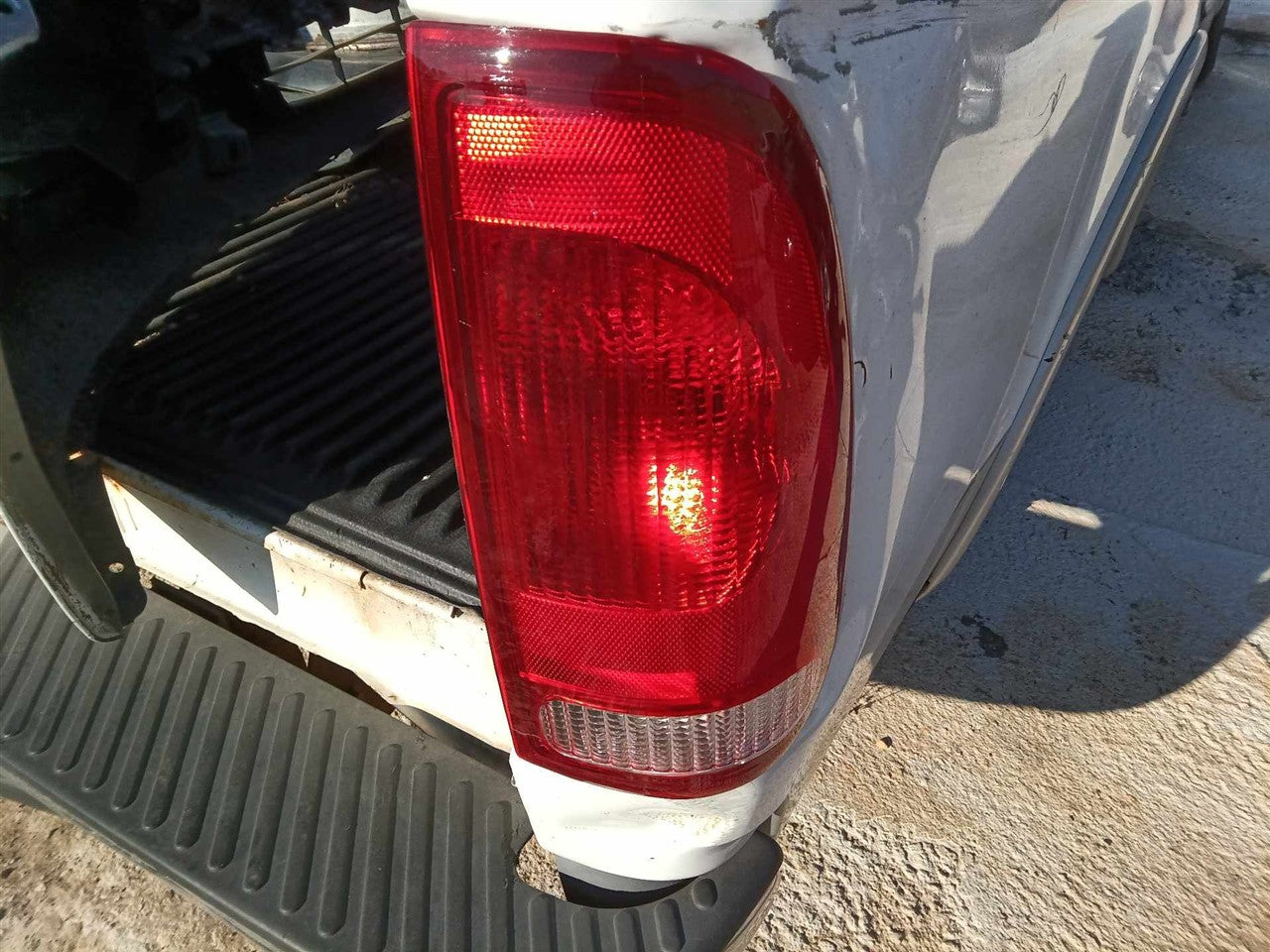 1997 thru 2007 Ford F250SD, Ford F350SD, Ford F150, Ford F450SD and 2 more Passenger Side Right Tail Light Lamp Assembly R