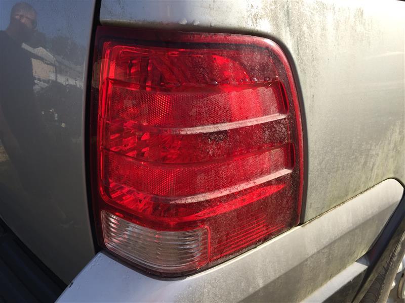 2003 2004 2005 2006 Ford Expedition Passenger Side Right Tail Light Lamp Assembly R
