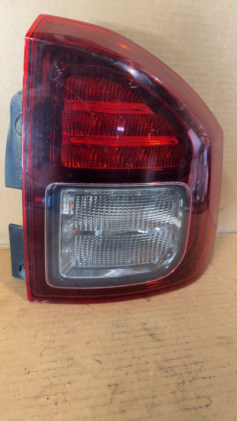 2014 2015 2016 2017 Jeep Compass Passenger Side Right Tail Light Lamp Assembly R