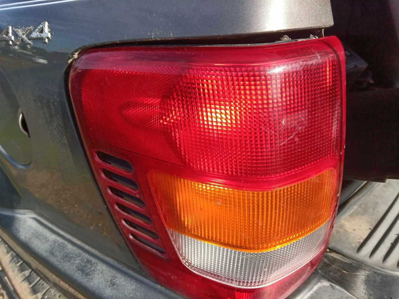 1999 thru 2003 Jeep Grand Cherokee Driver Side Left Tail Light Lamp Assembly L
