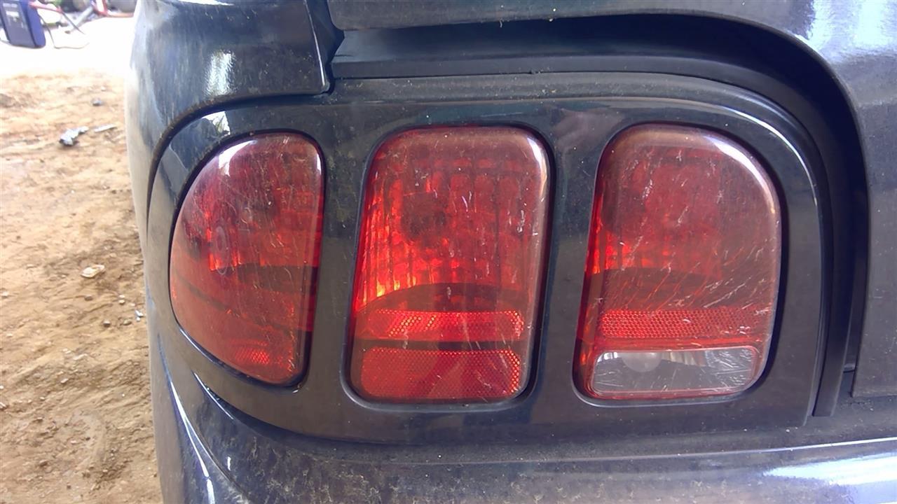 1996 1997 1998 Ford Mustang Passenger Side Right Tail Light Lamp Assembly