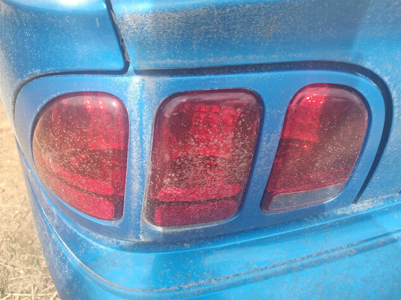 1996 1997 1998 Ford Mustang Passenger Side Right Tail Light Lamp Assembly