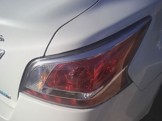 2014 2015 Nissan Altima Passenger Side Right Tail Light Lamp Assembly quarter panel mounted Sdn without LED R