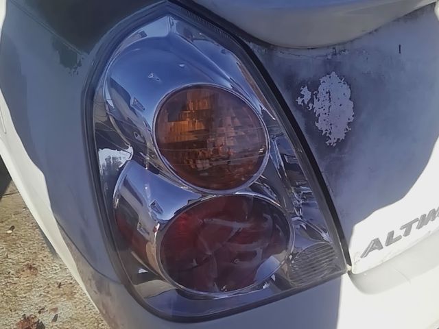 2002 2003 2004 Nissan Altima Driver Side Left Tail Light Lamp Assembly quarter panel mounted L