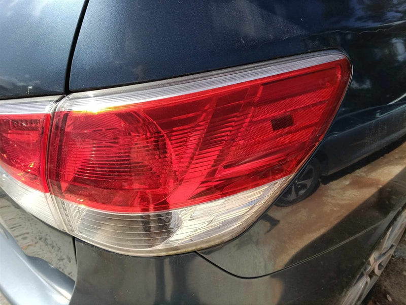 2013 2014 2015 2016 Nissan Pathfinder Passenger Side Right Tail Light Lamp Assembly 3.5L quarter panel mounted R