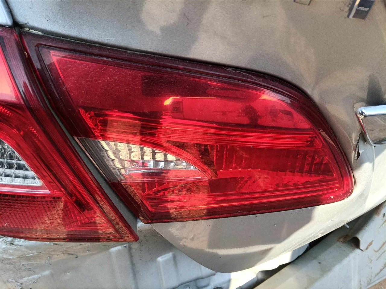 2016 2017 2018 2019 Nissan Sentra Driver Side Left Tail Light Lamp Assembly decklid mounted L