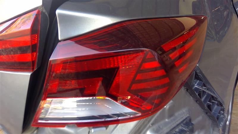 2019 2020 Hyundai Elantra Passenger Side Right Tail Light Lamp Assembly Sedan quarter panel mounted incandescent lamps