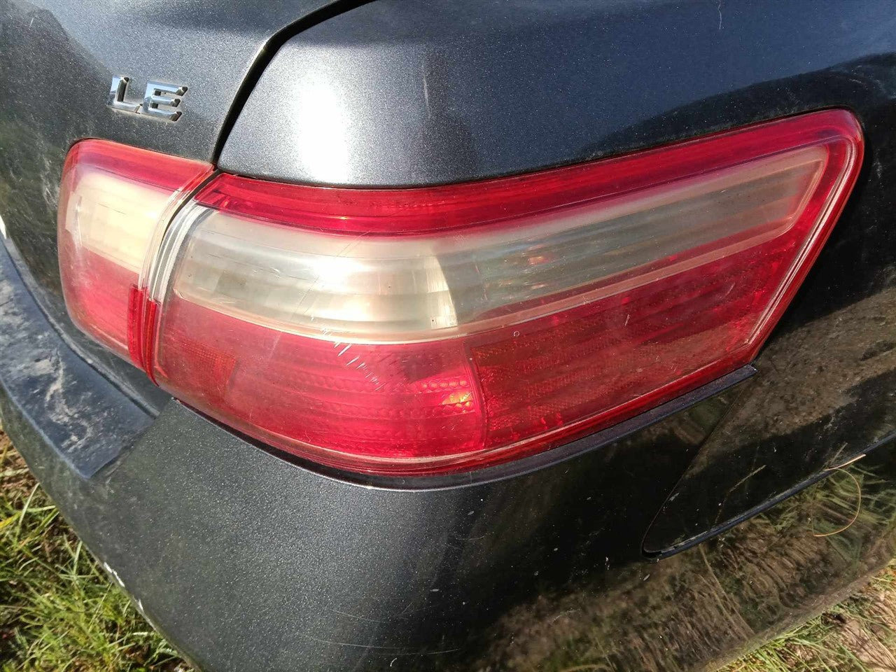 2007 2008 2009 Toyota Camry Passenger Side Right Tail Light Lamp Assembly quarter panel mounted R without red outline