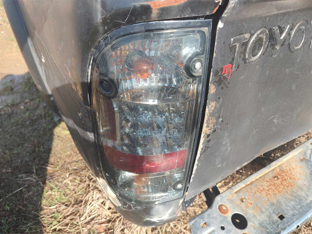 2001 2002 2003 2004 Toyota Tacoma Driver Side Left Tail Light Lamp Assembly L